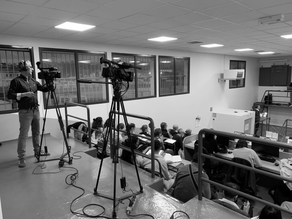 L’utopie à la criée avec Eric Lecerf, philosophe, Bertrand Ogilvie, philosophe, et en distanciel, Alexander Neumann, sociologue, Silvana Rabinovich, philosophe, Frédéric Rambeau, philosophe. L’utopie à la criée avec Eric Lecerf, philosophe, Bertrand Ogilvie, philosophe, et en distanciel, Alexander Neumann, sociologue, Silvana Rabinovich, philosophe, Frédéric Rambeau, philosophe.